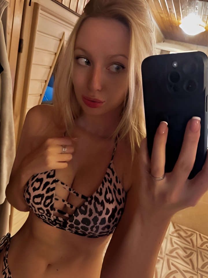 Рената привлекательная девушка из Ульяновска цена от 3000 руб